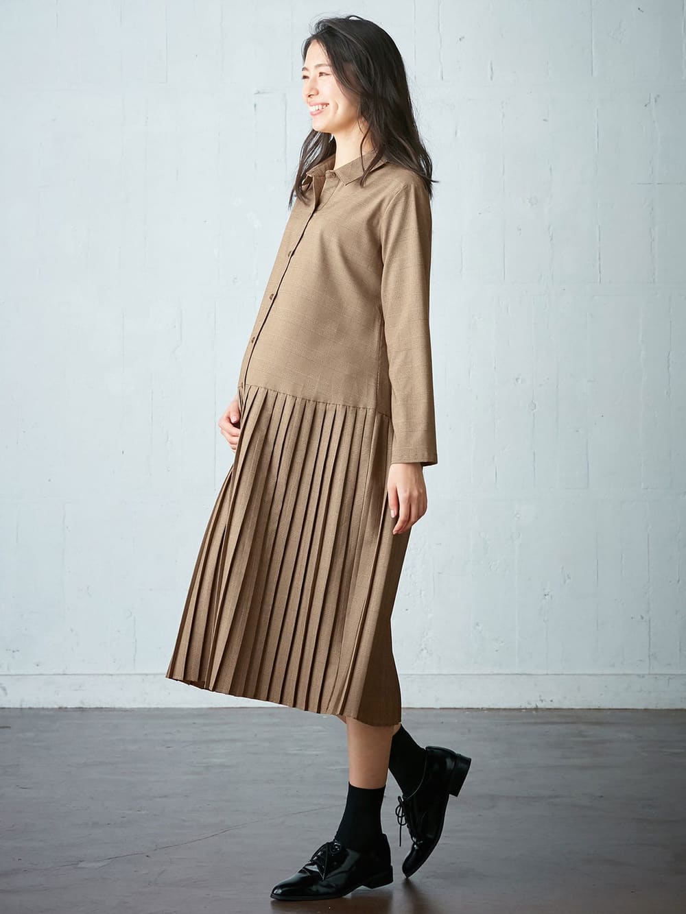 マタニティ ワンピース|グレンチェック裾プリーツシャツワンピース　マタニティ・授乳服【出産後も長く使える】|ベージュ×ブラウン